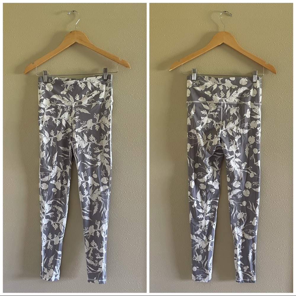 Mono B Size Small Leggings